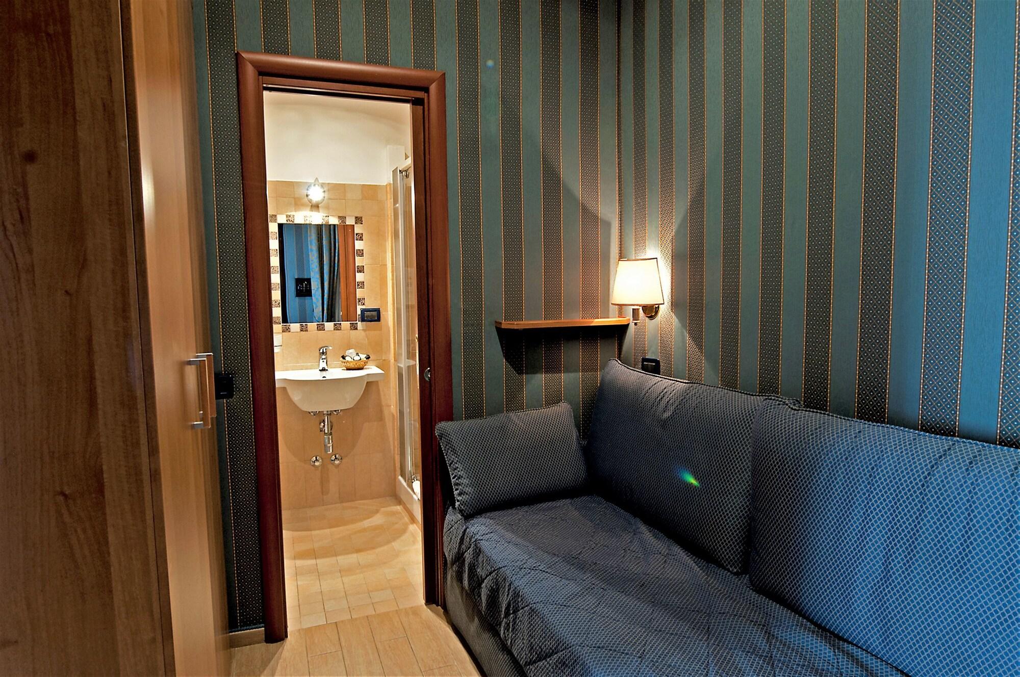Lirico Hotell 3*